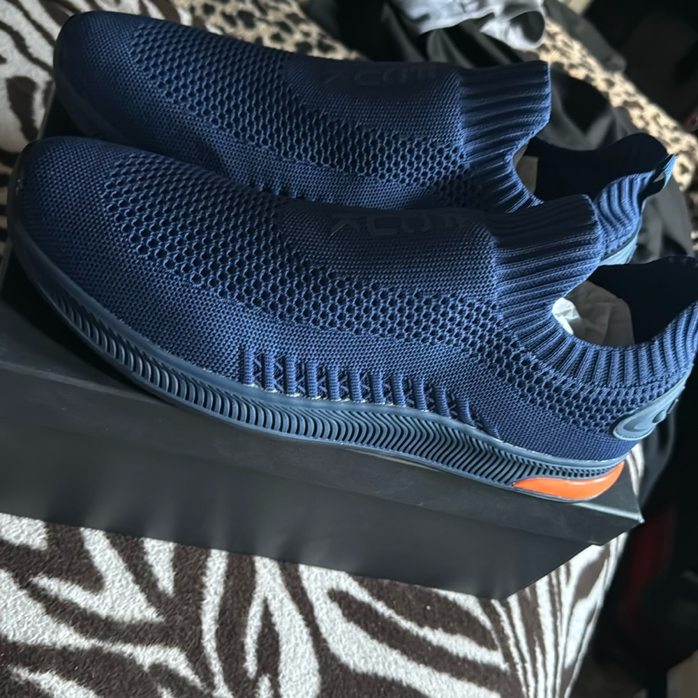 Blue shoes for men, used twice, in pristine condition